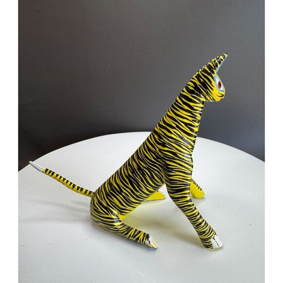 Hand Carved Oaxacan Alebrije Rafael Mendoza Tiger Stripe Coyote Mexico Folk Art - Picture 4 of 6